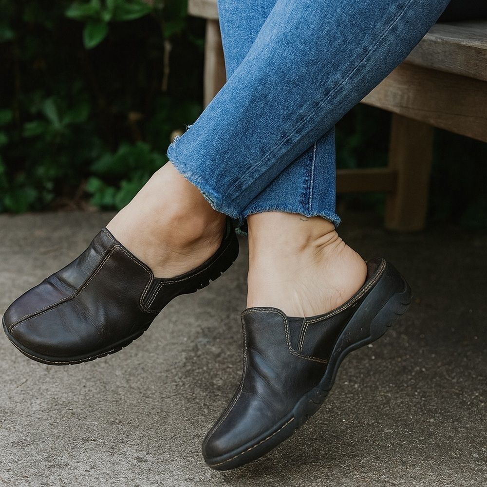 Nickels Black Leather Mules Clogs size 7